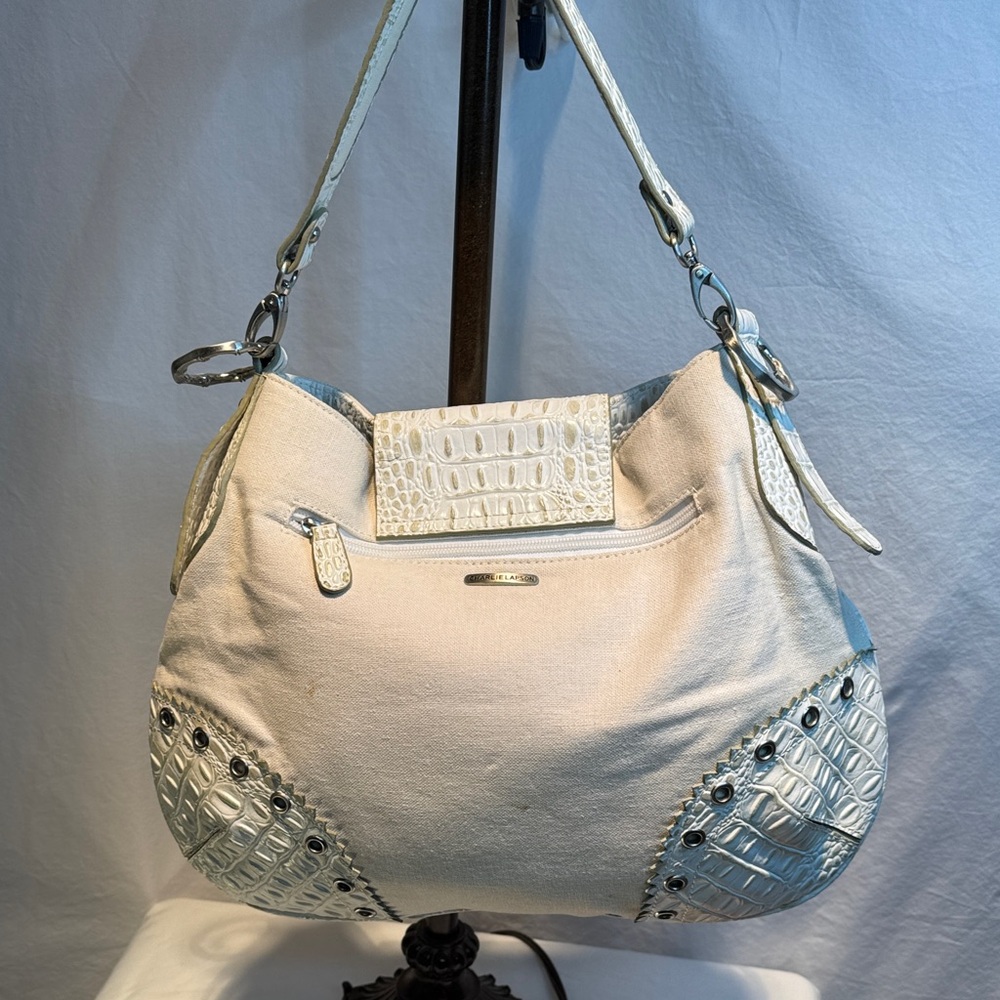 Elegant White Crocodile-Embossed Shoulder Bag - Picture 3 of 14